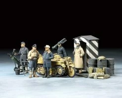 Tamiya German Luftwaffe Crew 1/48 Model Kit W/Kettenkraftrad (Winter)
